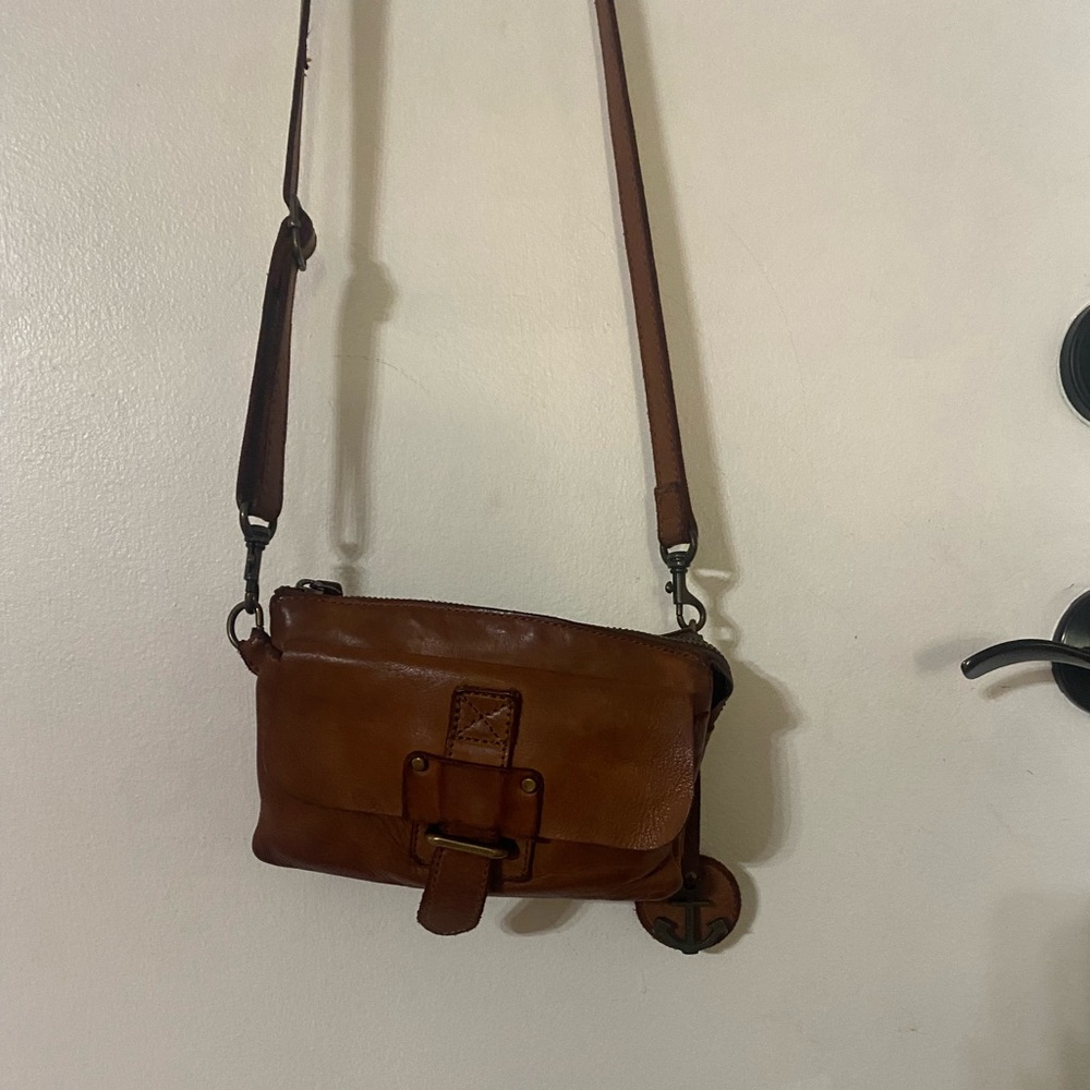 Harbor 2nd Cross Body. Super cute. No rips. No tears.